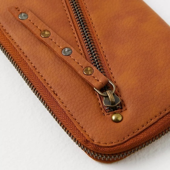 FREE PEOPLE | | Distressed Vegan Wallet - Picture 2 of 9
